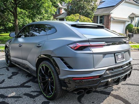 Used 2024 Lamborghini Urus S AWD/4WD image 9
