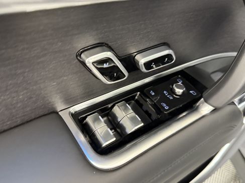Certified 2025 Land Rover Range Rover SE AWD/4WD image 14