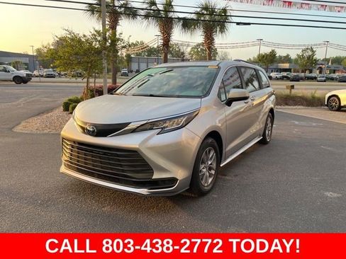Used 2022 Toyota Sienna LE w/ LE Plus Package FWD image 36