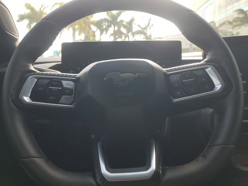 Used 2025 Ford Mustang Coupe image 18