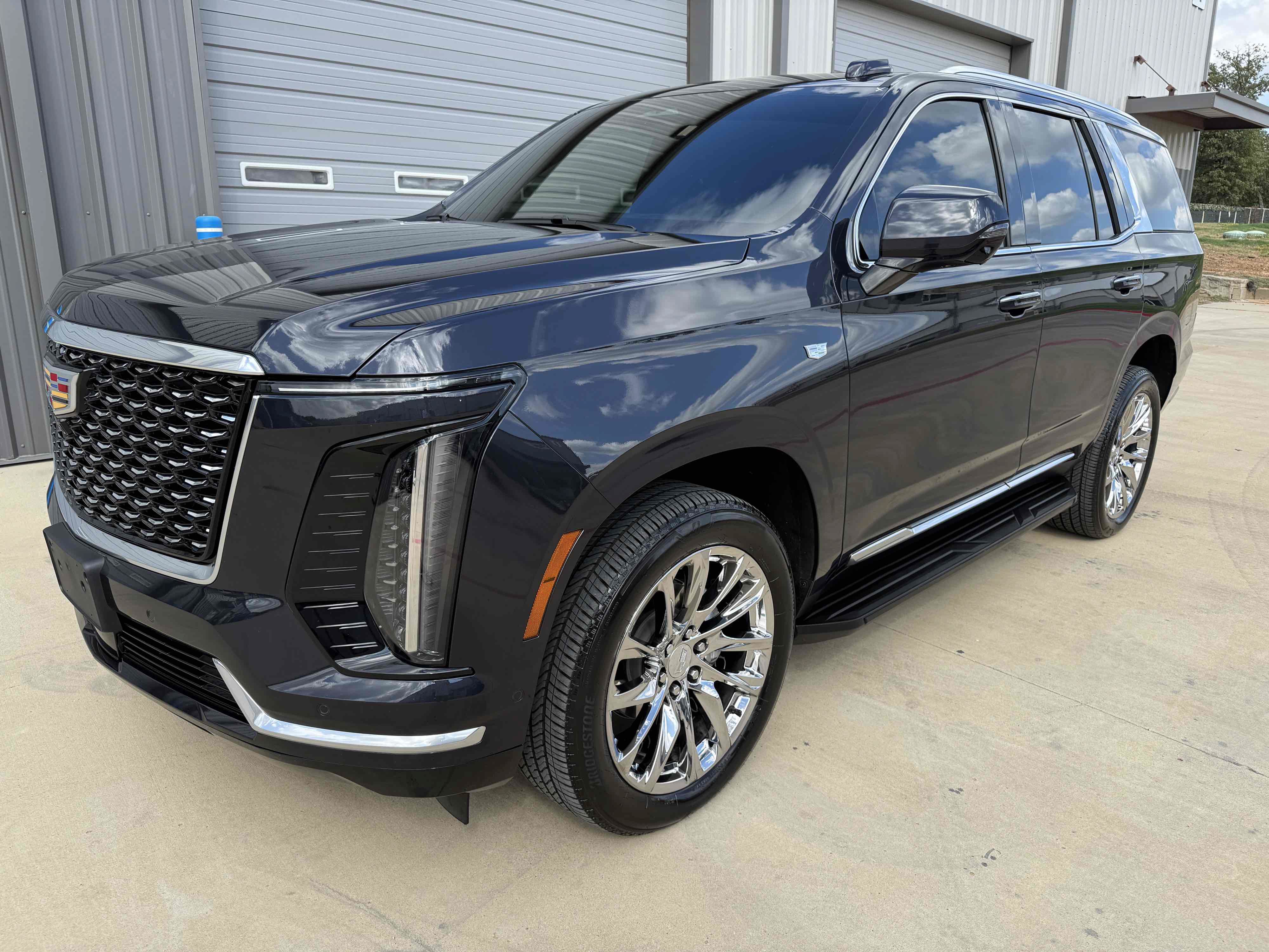 Used 2025 Cadillac Escalade Premium Luxury AWD/4WD image 7