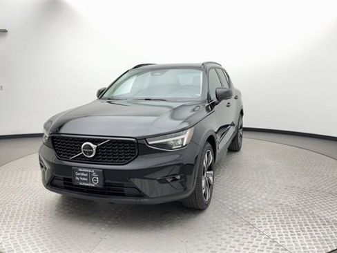 Certified 2024 Volvo XC40 B5 Plus w/ Protection Package Premier image 7