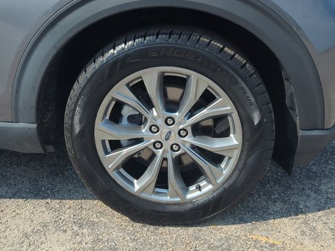 Certified 2022 Ford Explorer XLT w/ Equipment Group 202A RWD image 9
