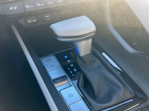 Used 2025 Hyundai Elantra Limited image 41