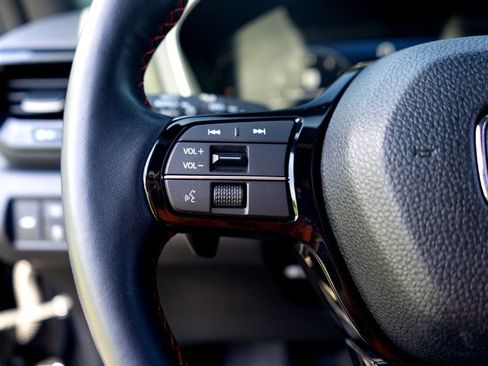 Used 2025 Honda Pilot Black Edition image 14