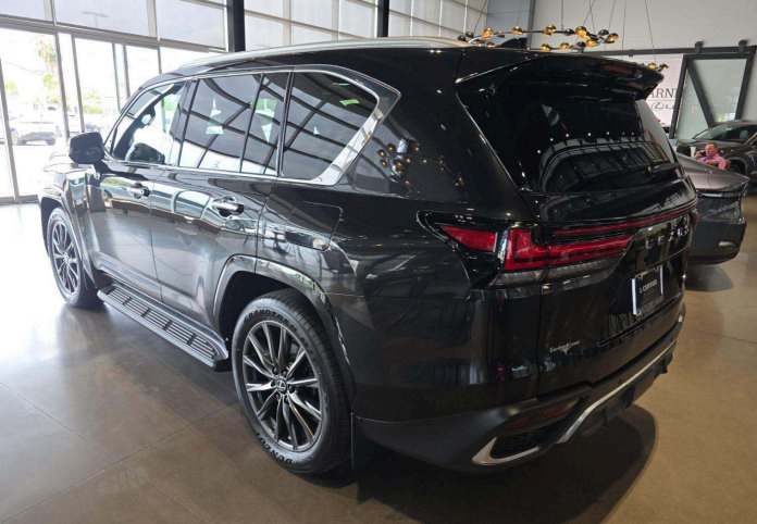 Used 2026 Lexus LX 600 F Sport w/ Accessory Package (Z1) AWD/4WD image 3