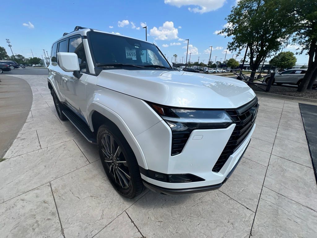 Used 2024 Lexus GX 550 w/ Cold Area Package AWD/4WD image 8