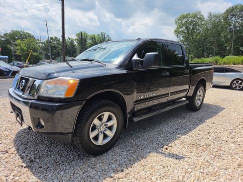 Used 2014 Nissan Titan SV w/ SV Premium Utility Package AWD/4WD image 3