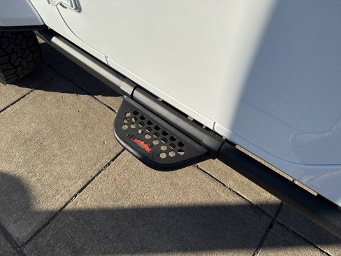 Used 2025 Jeep Gladiator Mojave w/ Convenience Group image 10