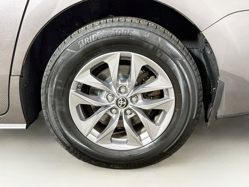 Used 2021 Toyota Sienna XLE w/ XLE Plus Package image 30