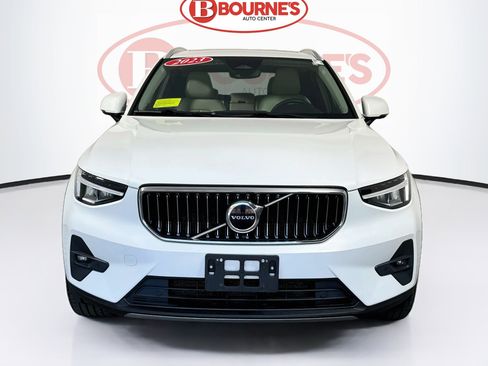Used 2023 Volvo XC40 B5 Plus AWD/4WD image 7