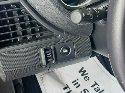 Used 2010 Chrysler Sebring Limited image 11