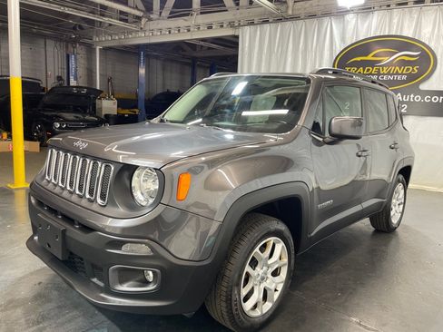 Used 2017 Jeep Renegade Latitude w/ Cold Weather Group AWD/4WD image 10