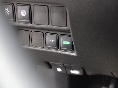 Used 2020 Nissan Rogue Sport S image 27