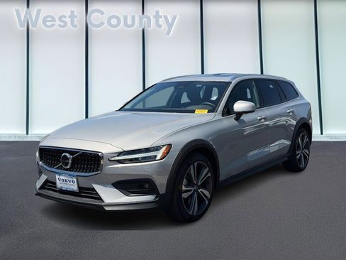 Used 2025 Volvo V60 B5 Cross Country Plus AWD/4WD image 8
