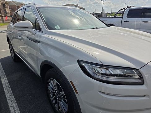 Used 2023 Lincoln Nautilus FWD w/ Premium Package image 4