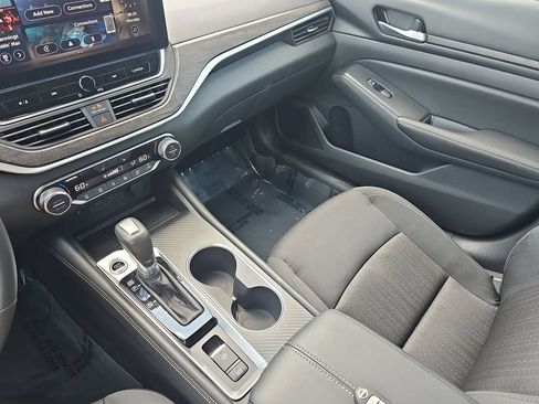 Used 2025 Nissan Altima 2.5 SV w/ SV Premium Package FWD image 24