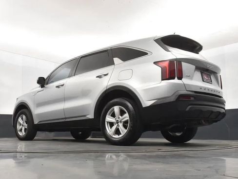Used 2022 Kia Sorento LX AWD/4WD image 12