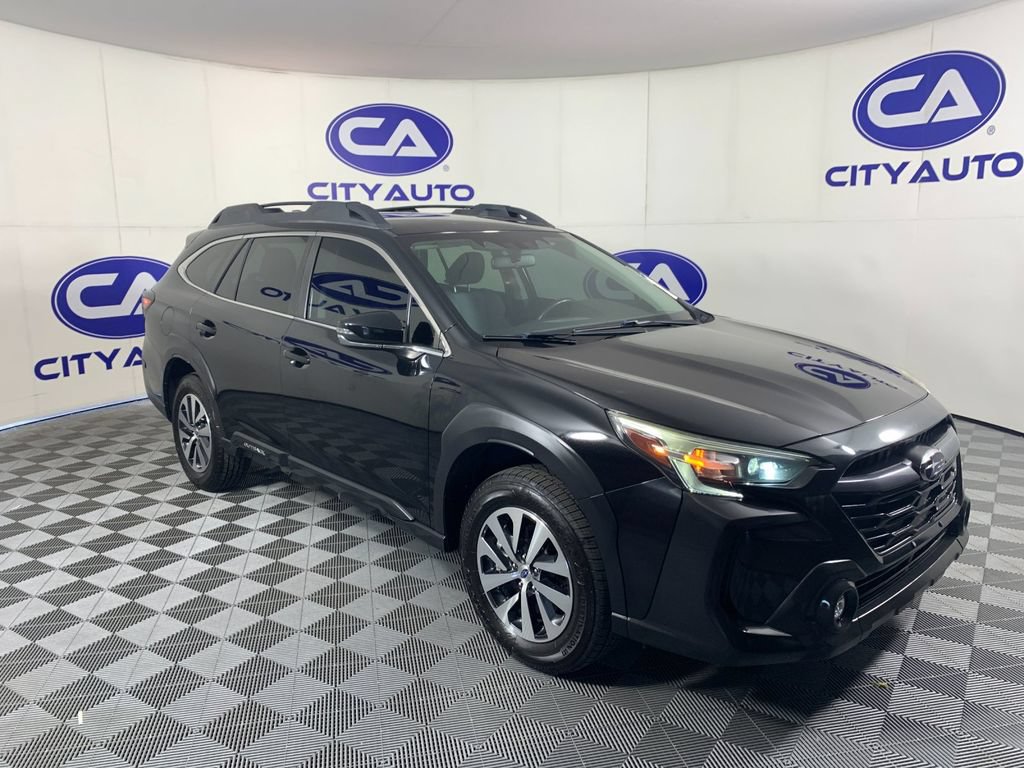 Used 2023 Subaru Outback Premium AWD/4WD image 1