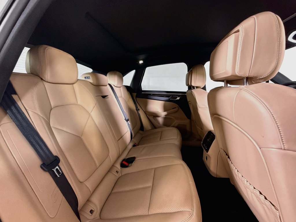 Used 2026 Porsche Macan AWD/4WD image 19