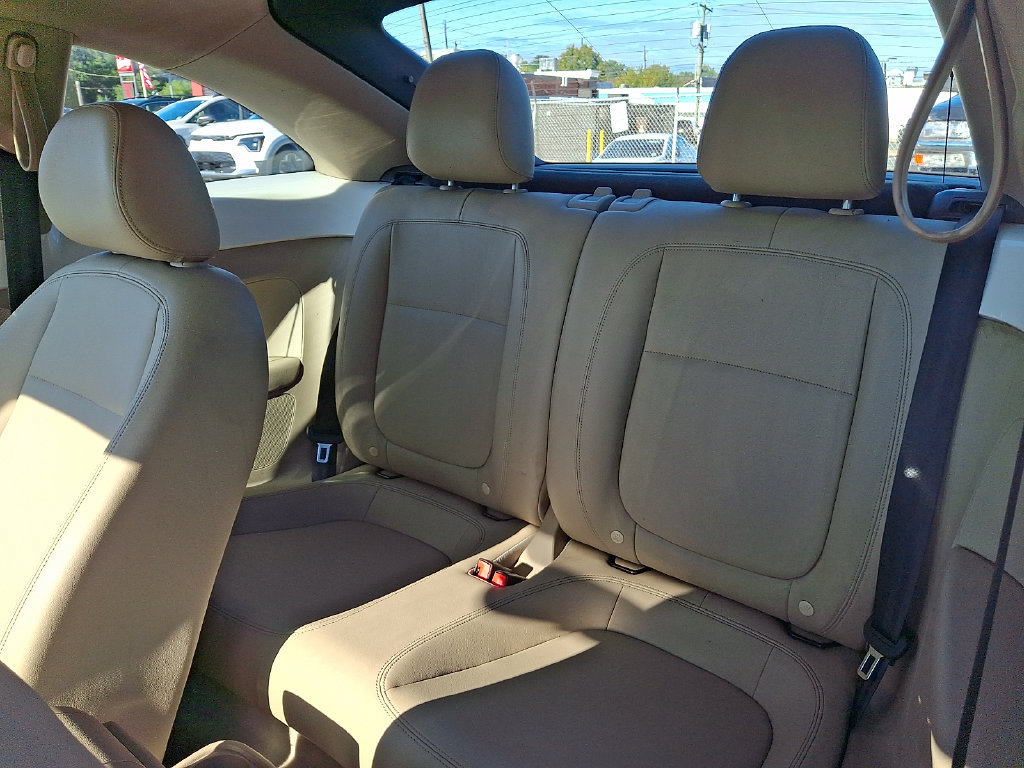 Used 2014 Volkswagen Beetle 2.5 FWD image 13