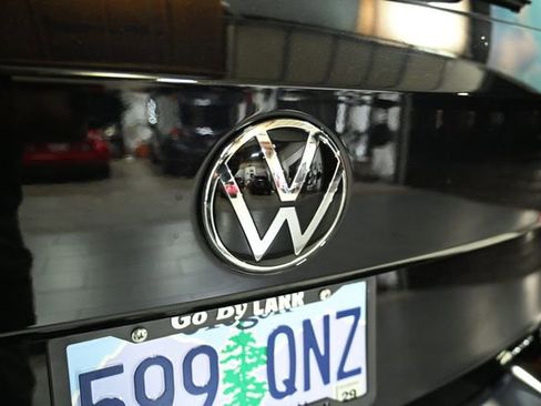 Used 2024 Volkswagen Taos SE image 16