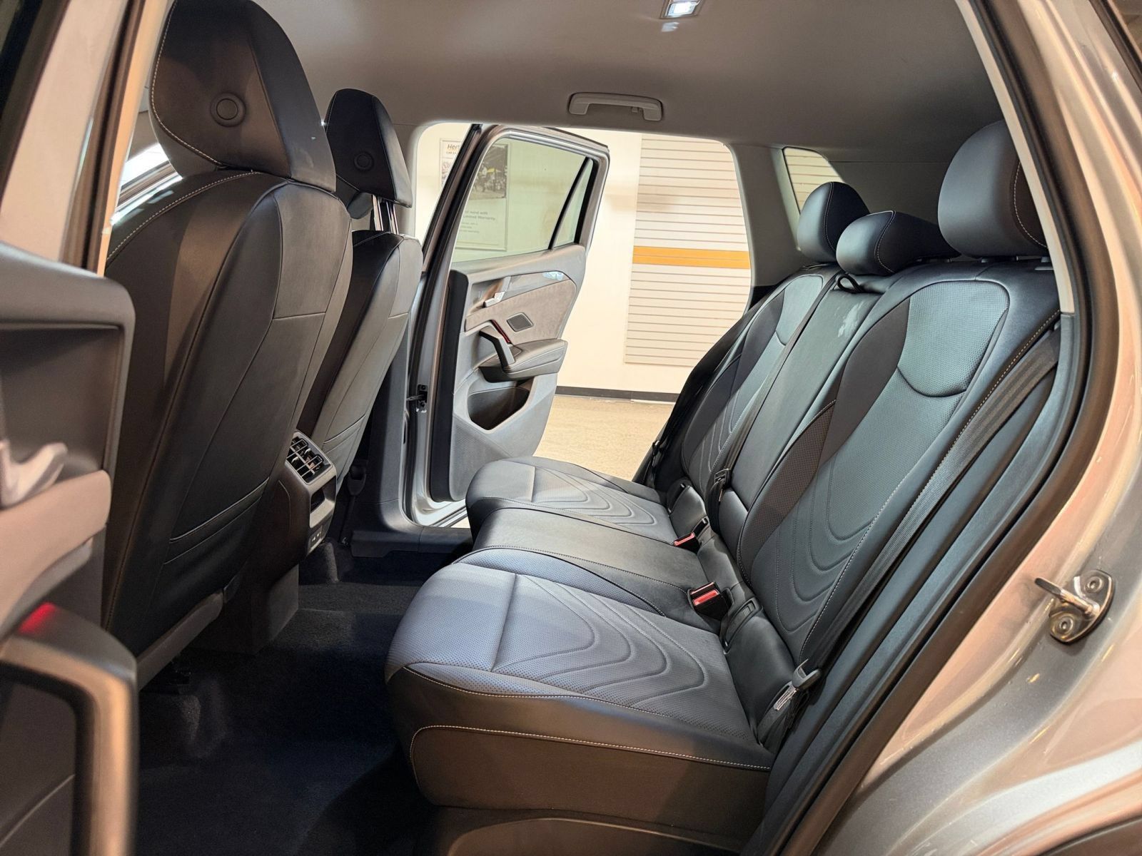 Used 2026 Volkswagen Tiguan SE FWD image 27