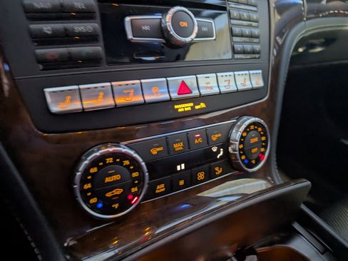 Used 2014 Mercedes-Benz SL 550 image 42