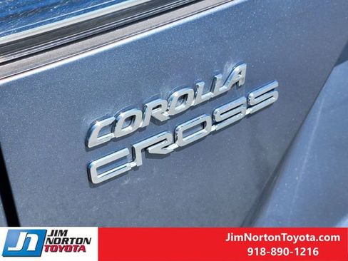 Used 2025 Toyota Corolla Cross XLE image 12