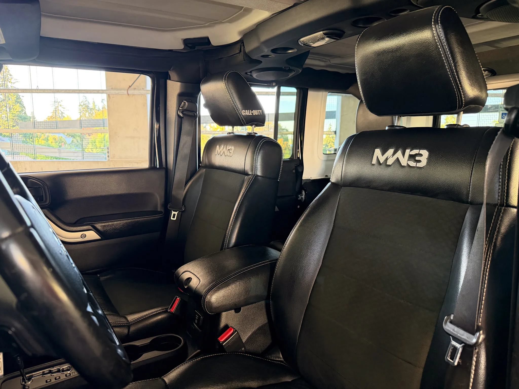 Used 2012 Jeep Wrangler Unlimited Rubicon AWD/4WD image 18