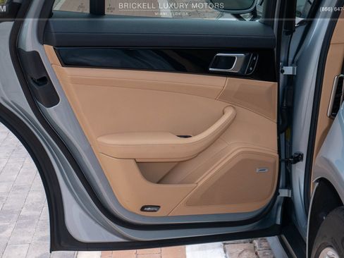 Used 2019 Porsche Panamera RWD image 15