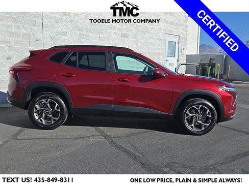 Used 2024 Chevrolet Trax LT w/ Driver Confidence Package image 2