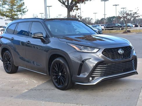 Used 2023 Toyota Highlander XSE image 3