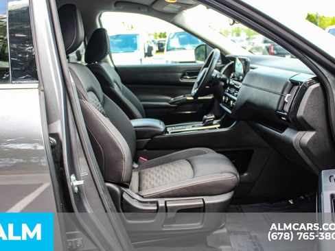 Used 2025 Nissan Pathfinder SV FWD image 23