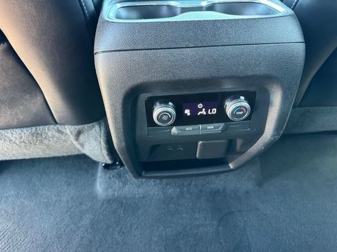 Used 2024 GMC Acadia Elevation AWD/4WD image 17