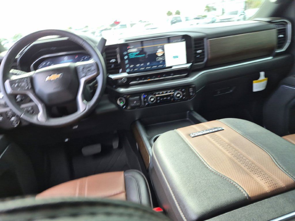Used 2025 Chevrolet Silverado 2500 High Country w/ High Country Premium Package AWD/4WD image 28