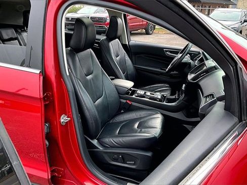 Used 2020 Ford Edge Titanium image 28