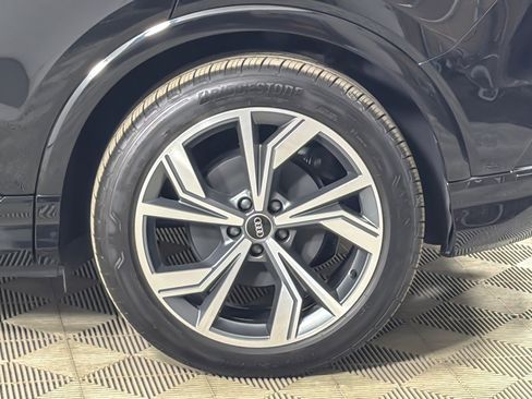 Used 2025 Audi Q4 e-tron Premium w/ Convenience Package image 26