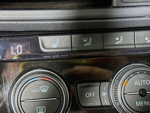 Used 2024 Volkswagen Jetta SE w/ Panoramic Sunroof Package FWD image 19