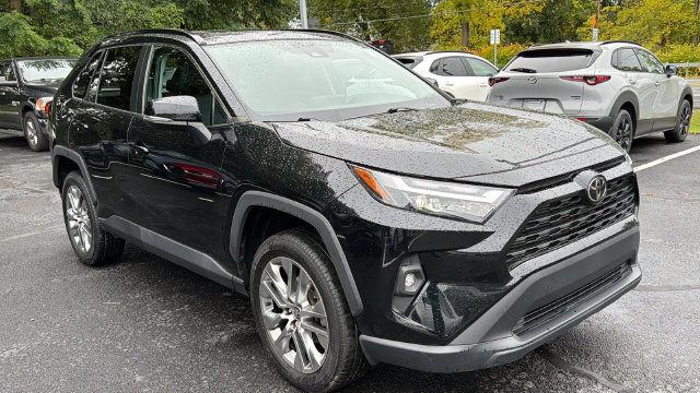Used 2022 Toyota RAV4 XLE Premium FWD image 3