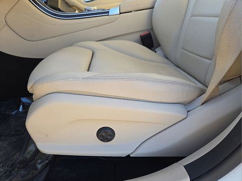 Used 2019 Mercedes-Benz GLC 300 w/ Premium Package image 24