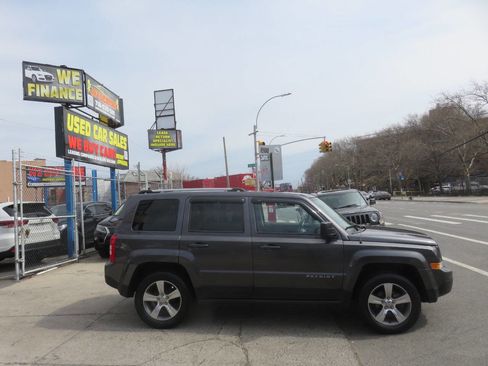 Used 2016 Jeep Patriot High Altitude image 9