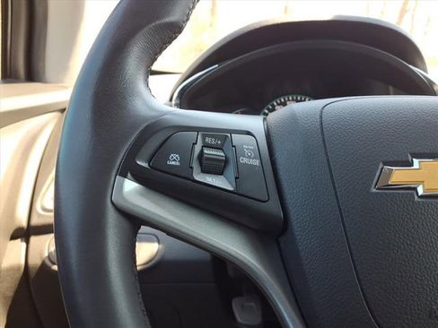 Used 2021 Chevrolet Trax LT w/ LT Convenience Package image 20