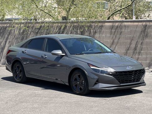 Used 2023 Hyundai Elantra SEL FWD image 2