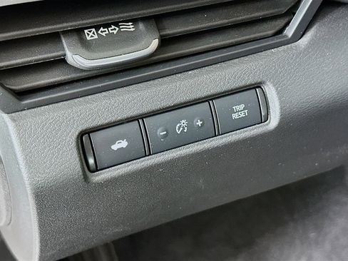 Used 2024 Nissan Altima 2.5 SV image 17