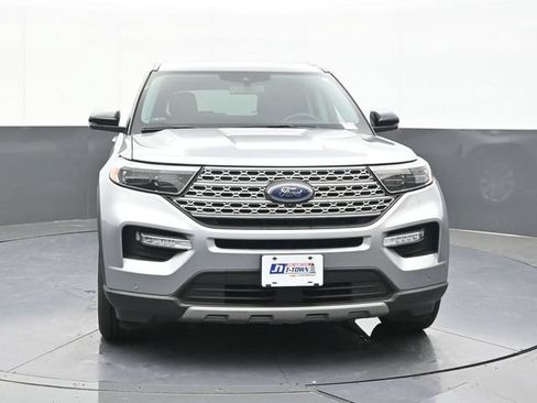 Used 2022 Ford Explorer Limited w/ Equipment Group 301A AWD/4WD image 21