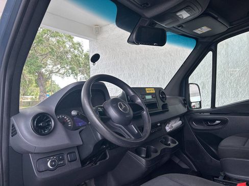 Used 2019 Mercedes-Benz Sprinter 144 image 9