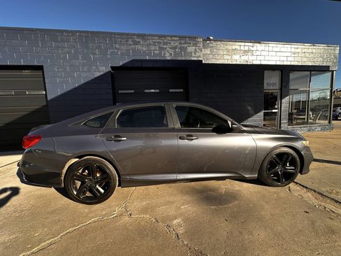 Used 2018 Honda Accord Sport image 9