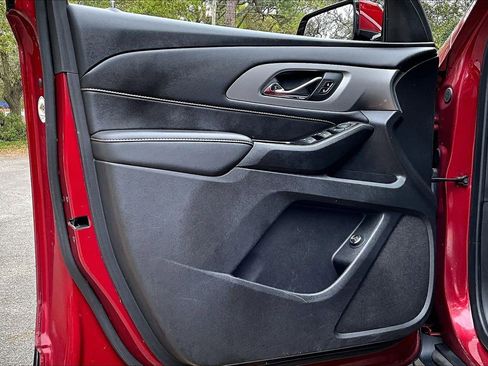 Used 2019 Chevrolet Traverse LT image 17