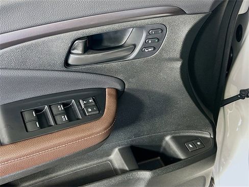 Certified 2025 Honda Passport EX-L image 11